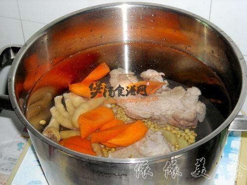 佛手瓜黄豆鸡脚汤的做法