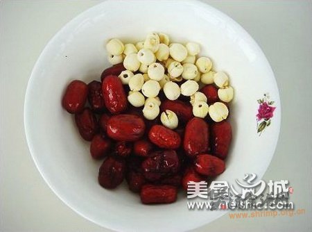 红枣莲子鸡蛋甜汤的做法