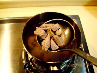 炖牛肉萝卜清汤的做法