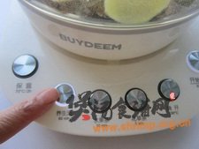 西洋参红枣鸡汤的做法