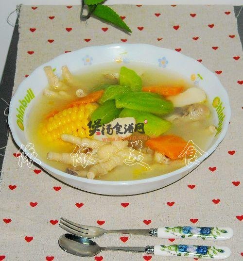 苦瓜玉米马蹄鸡脚汤的做法