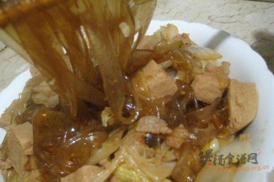 白菜冻豆腐炖粉条的做法