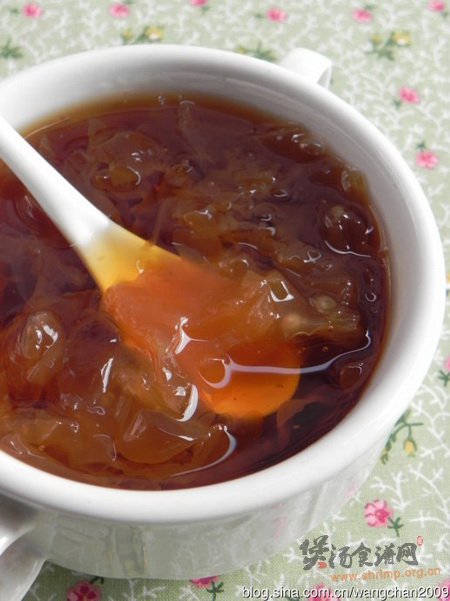椰糖银耳糖水的做法