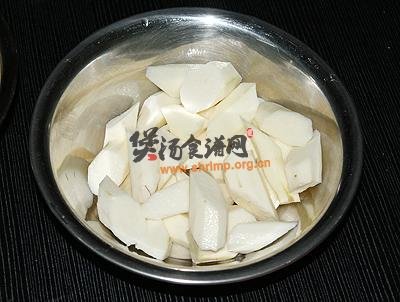 红枣花生山药煲莲藕的做法