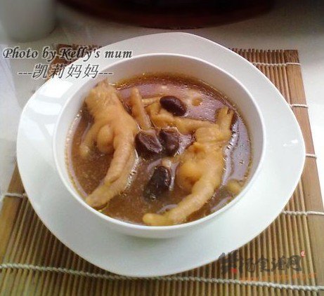 黑蒜煲鸡脚的做法