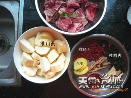暖身淮杞羊骨汤的做法