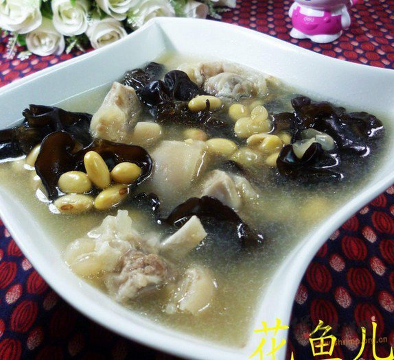 黄豆猪蹄黑木耳汤的做法
