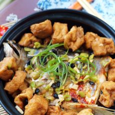 油豆腐焖鱼头的做法 油豆腐焖鱼头的做法