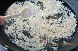 内酯豆腐丝汤的做法