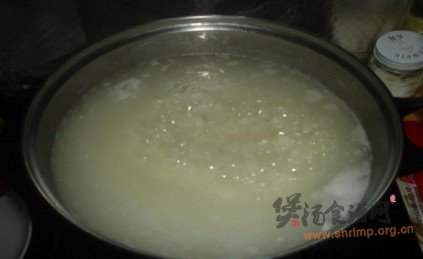 胡萝卜香菇鸡味粥的做法