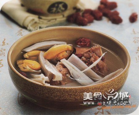 莲藕红豆猪骨汤的做法