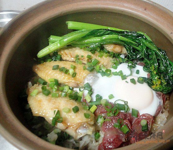 鸡翅腊肠煲仔饭的做法