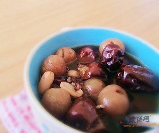 红枣桂圆黑米甜汤的做法