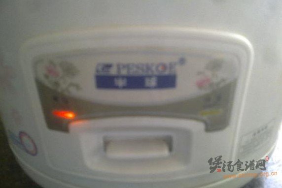 银耳枸杞养生粥的做法
