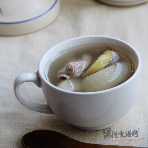 川贝雪梨排骨汤的做法