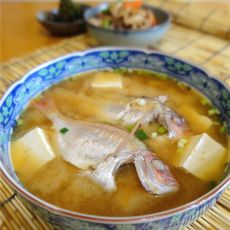 鲷鱼豆腐味噌汤的做法 鲷鱼豆腐味噌汤的做法