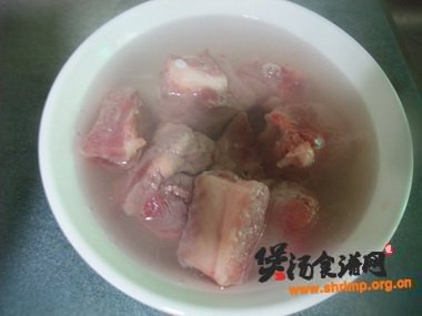 (图)山药胡萝卜排骨汤的做法