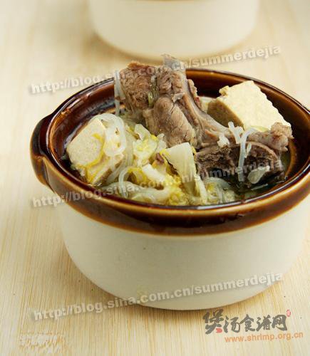 东北酸菜骨头炖冻豆腐的做法