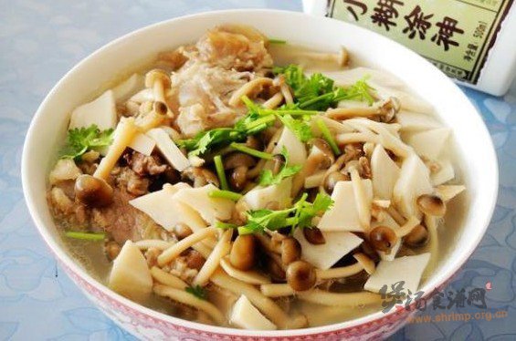 棒骨杂菌汤的做法