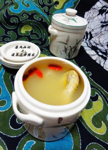 黄芪枸杞滋补鸡汤的做法