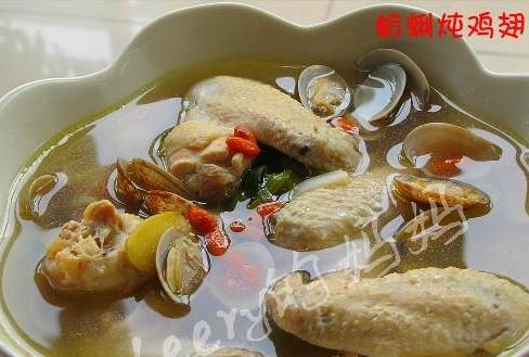 蛤蜊炖鸡翅的做法