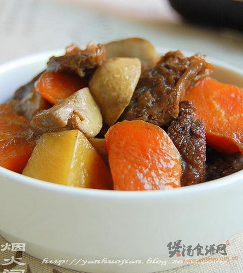 红酒蔬菜炖牛肉的做法