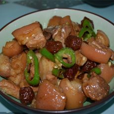 话梅猪肘肉的做法 话梅猪肘肉的做法