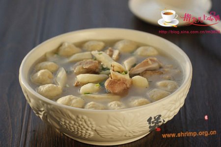 山药鱼丸棒骨汤的做法
