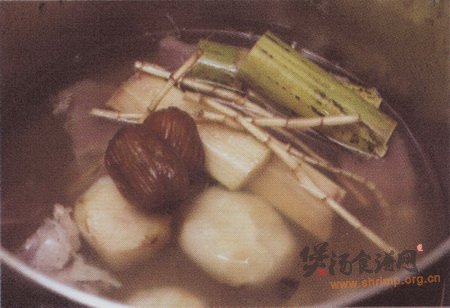竹蔗茅根瘦肉汤的做法