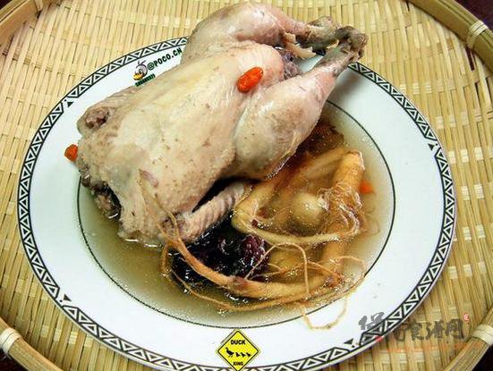竹筒炖叁鸡的做法