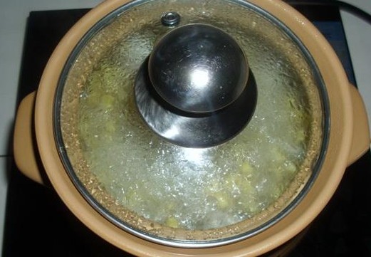 黄豆猪肉煲的做法