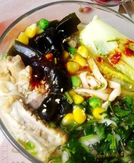 上汤排骨面的做法