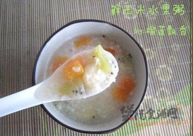鲜玉米水果粥的做法