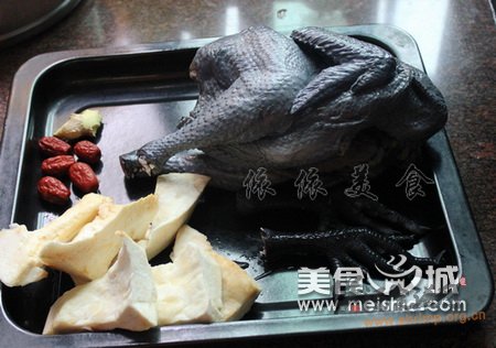 榴莲壳乌鸡汤的做法