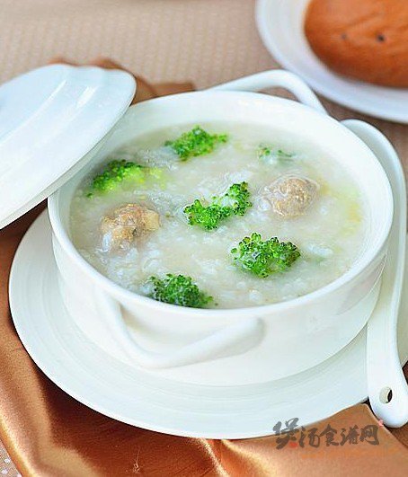 西兰花肉丸粥的做法