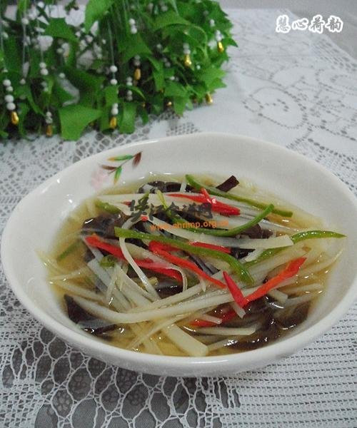 酸辣土豆丝黑木耳汤的做法