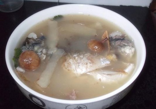 玉竹无花果煲鲫鱼的做法