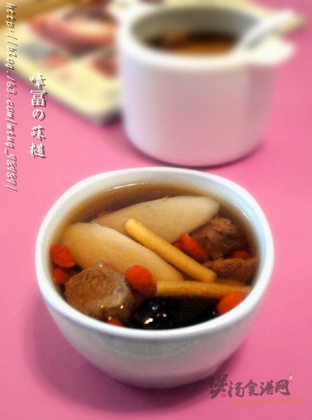淮山党参杜仲炖牛展的做法