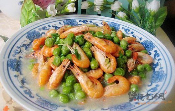带汤豌豆烧鲥虾的做法