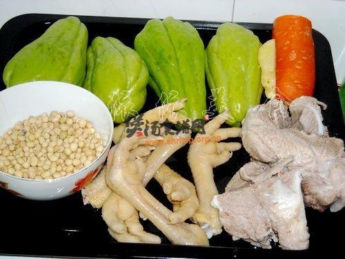佛手瓜黄豆鸡脚汤的做法
