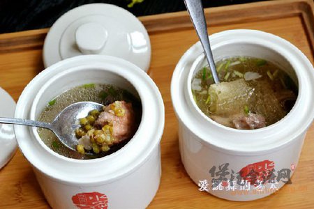 竹荪排骨盅的做法