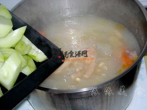佛手瓜黄豆鸡脚汤的做法