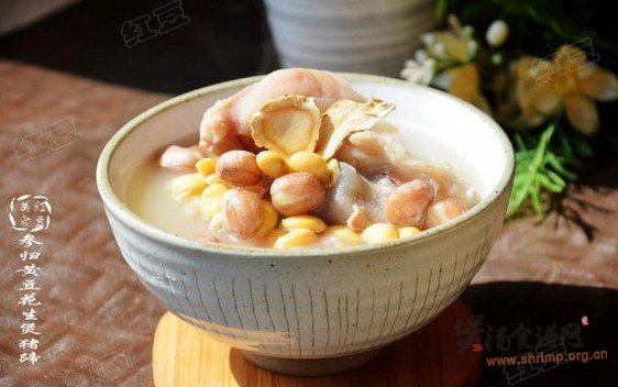 参归花生黄豆煲猪蹄的做法