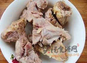 竹荪排骨汤的做法