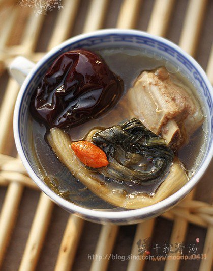 菜干排骨汤的做法