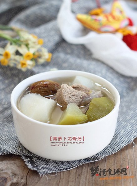 青萝卜龙骨汤的做法