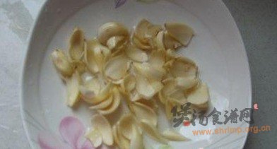 绿豆莲子百合粥的做法