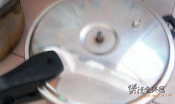 莲藕猪骨汤的做法