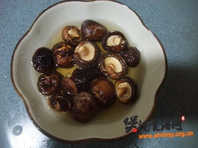 香菇滑鸡粥的做法