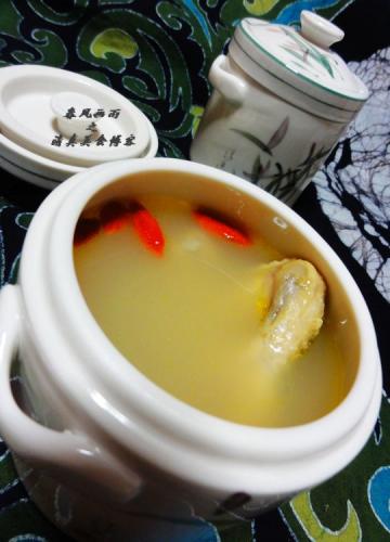 黄芪枸杞滋补鸡汤的做法